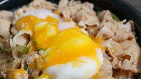 伝説のすた丼屋の超ニンニクすた丼をデリバリーしてみた